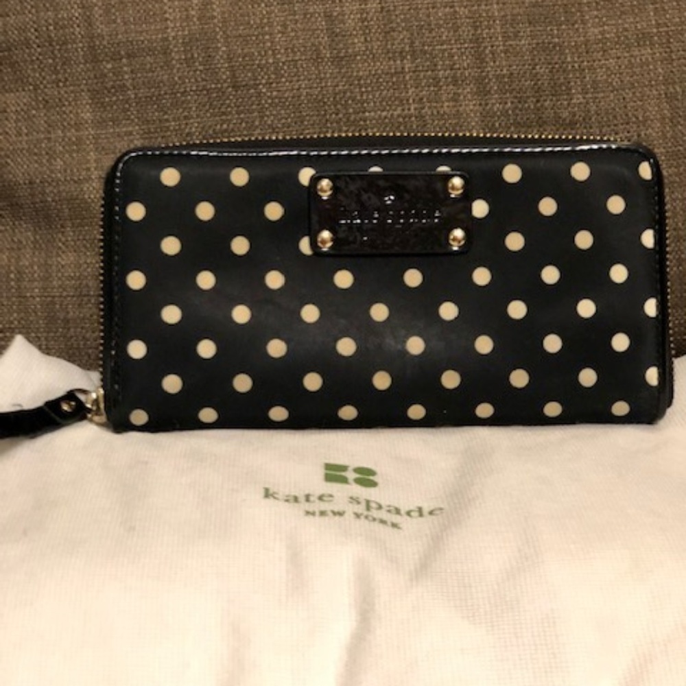 Kate Spade New York Black and White Dot Zip Wallet